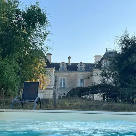 Chateau De Maisonneuve Leigne-les-Bois