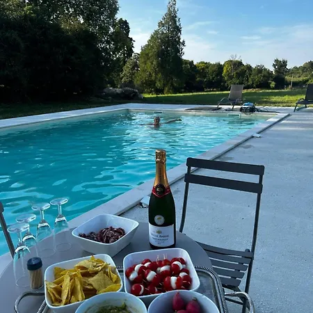 Alojamento de Acomodação e Pequeno-almoço Chateau De Maisonneuve Leigne-les-Bois