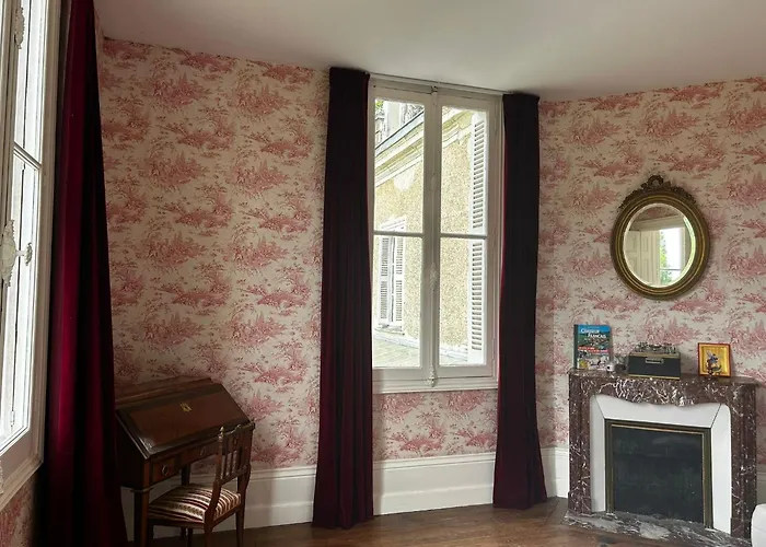 Chateau De Maisonneuve Bed & Breakfast *